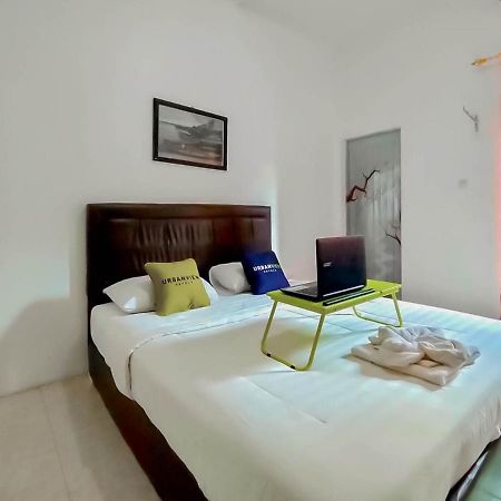 Urbanview Hotel Bagoes Sintang By Reddoorz מראה חיצוני תמונה