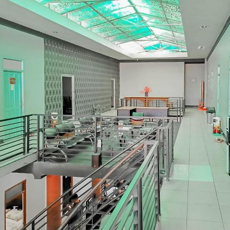 Urbanview Hotel Bagoes Sintang By Reddoorz מראה חיצוני תמונה