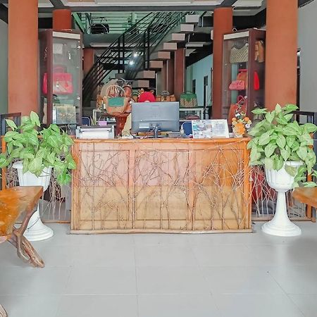 Urbanview Hotel Bagoes Sintang By Reddoorz מראה חיצוני תמונה