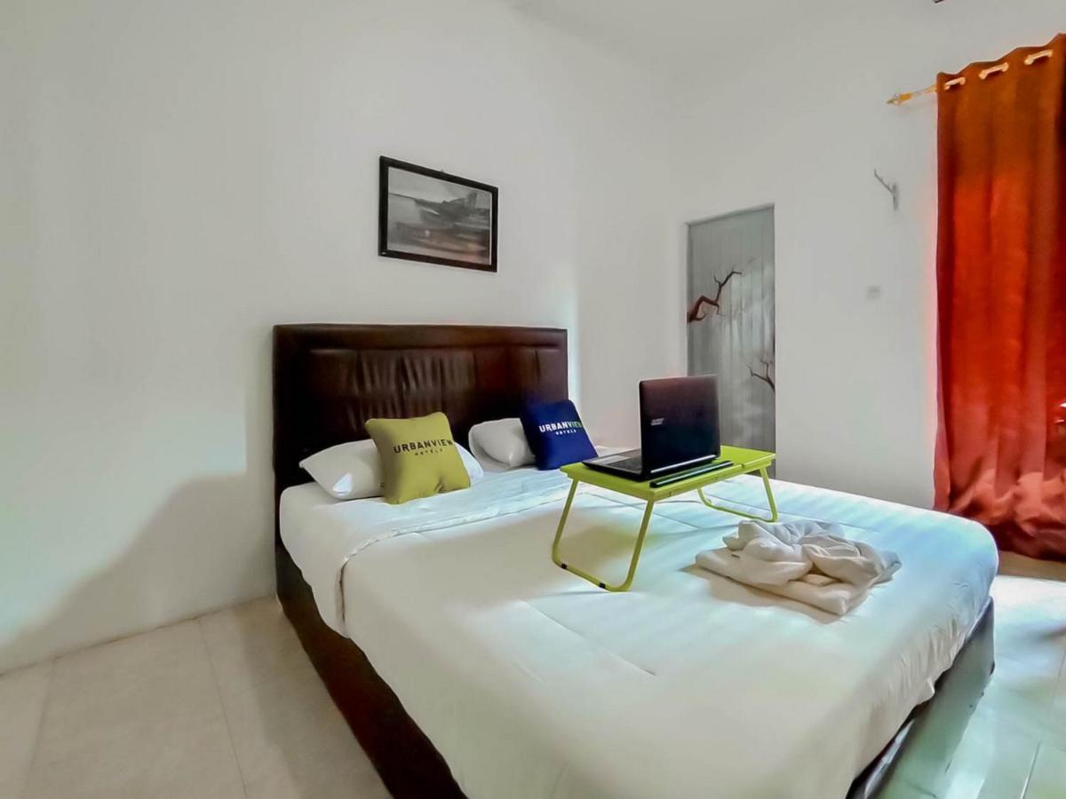 Urbanview Hotel Bagoes Sintang By Reddoorz מראה חיצוני תמונה
