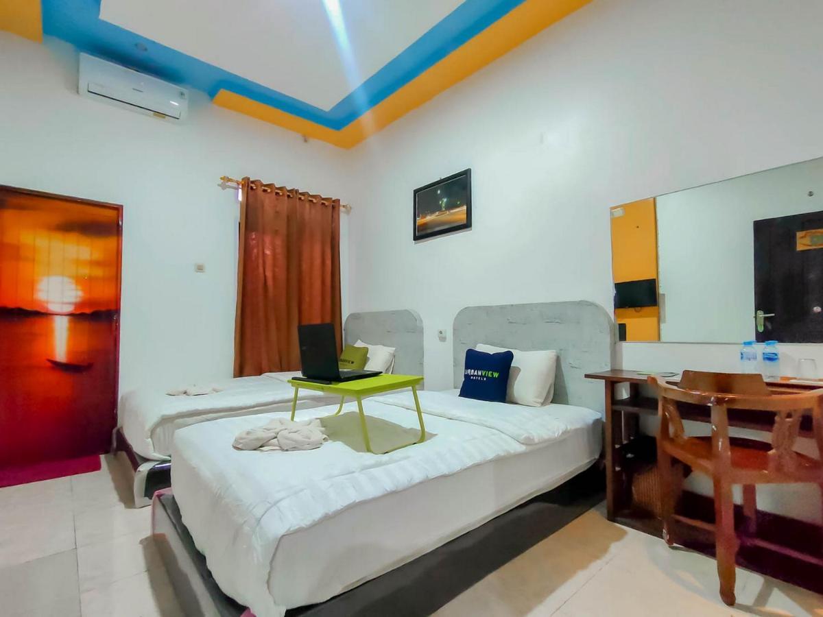 Urbanview Hotel Bagoes Sintang By Reddoorz מראה חיצוני תמונה
