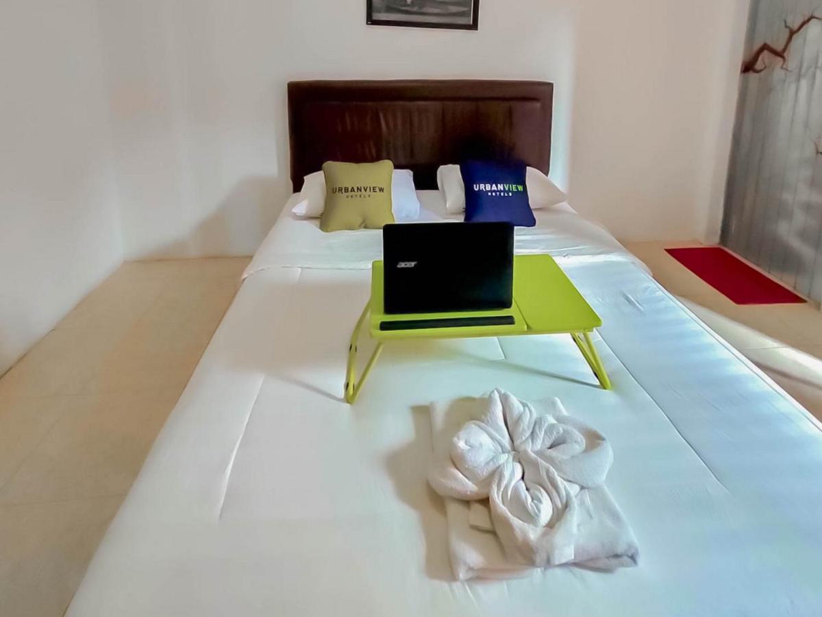 Urbanview Hotel Bagoes Sintang By Reddoorz מראה חיצוני תמונה
