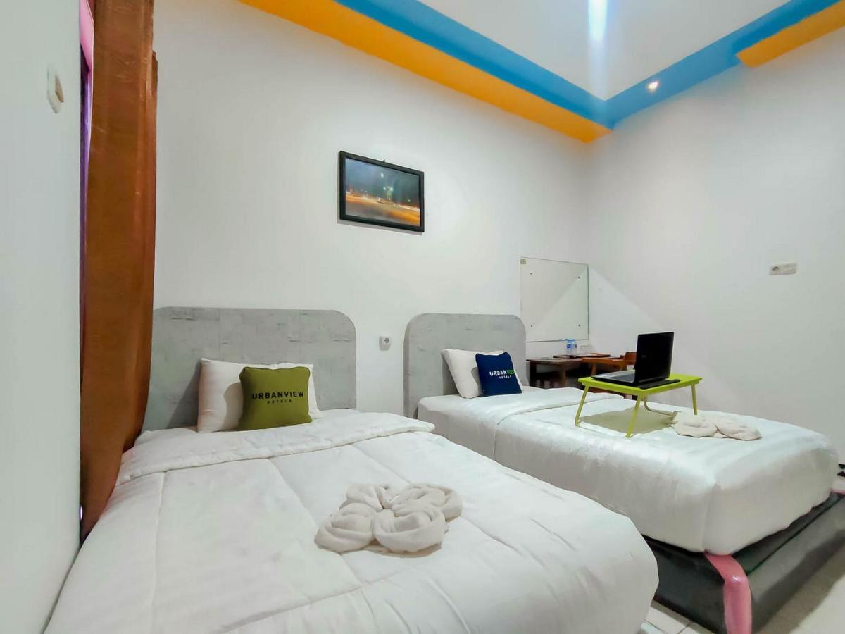 Urbanview Hotel Bagoes Sintang By Reddoorz מראה חיצוני תמונה