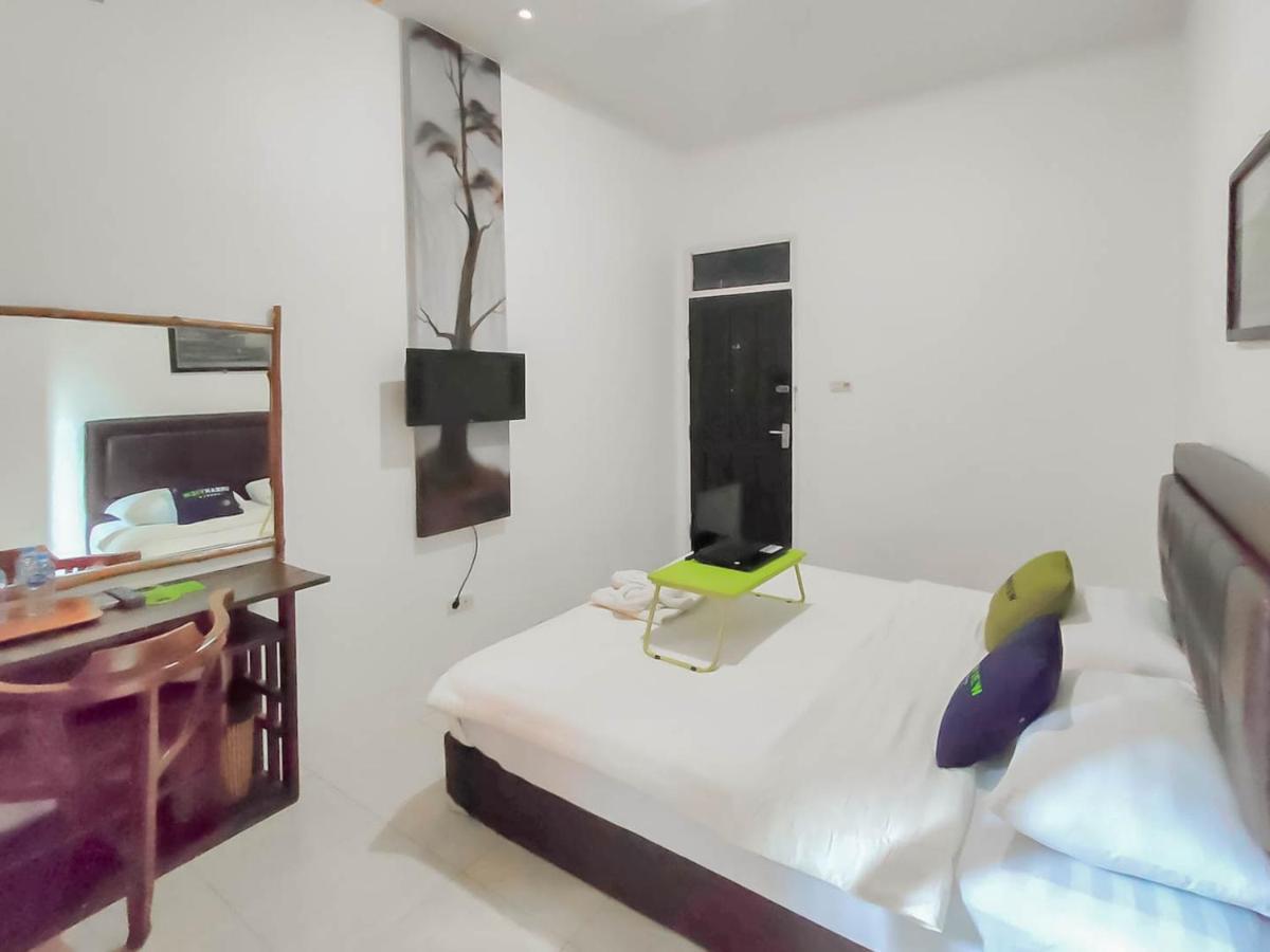 Urbanview Hotel Bagoes Sintang By Reddoorz מראה חיצוני תמונה