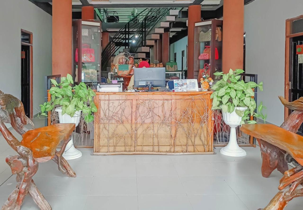 Urbanview Hotel Bagoes Sintang By Reddoorz מראה חיצוני תמונה