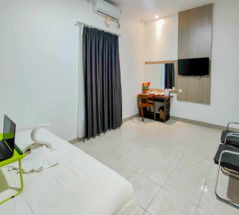 Urbanview Hotel Bagoes Sintang By Reddoorz מראה חיצוני תמונה
