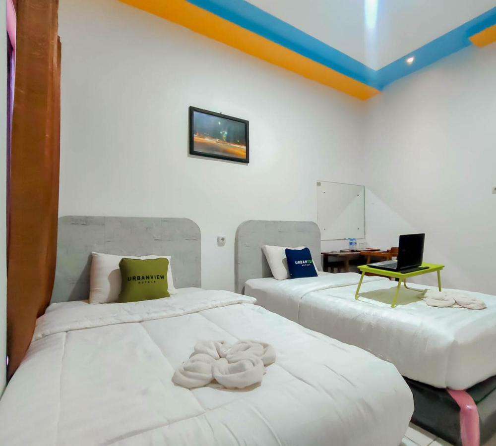 Urbanview Hotel Bagoes Sintang By Reddoorz מראה חיצוני תמונה