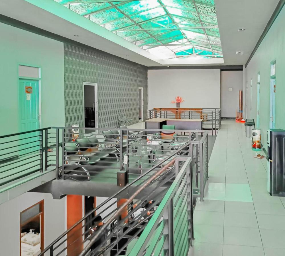 Urbanview Hotel Bagoes Sintang By Reddoorz מראה חיצוני תמונה