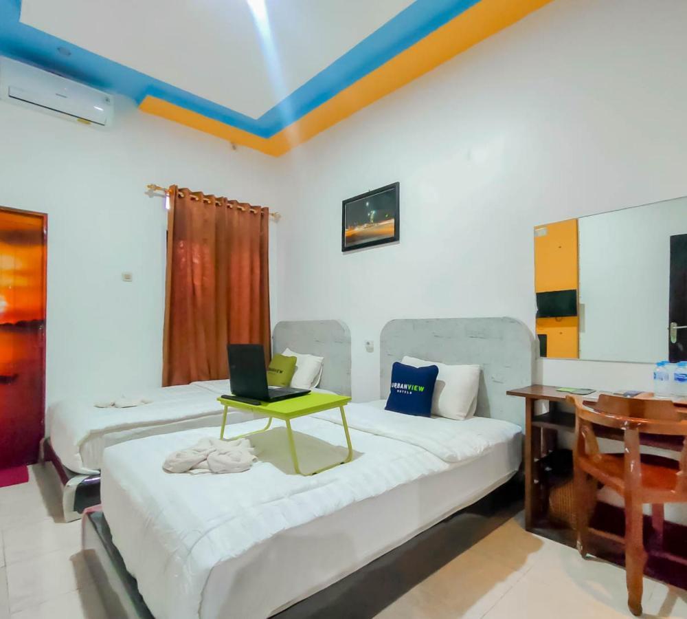 Urbanview Hotel Bagoes Sintang By Reddoorz מראה חיצוני תמונה