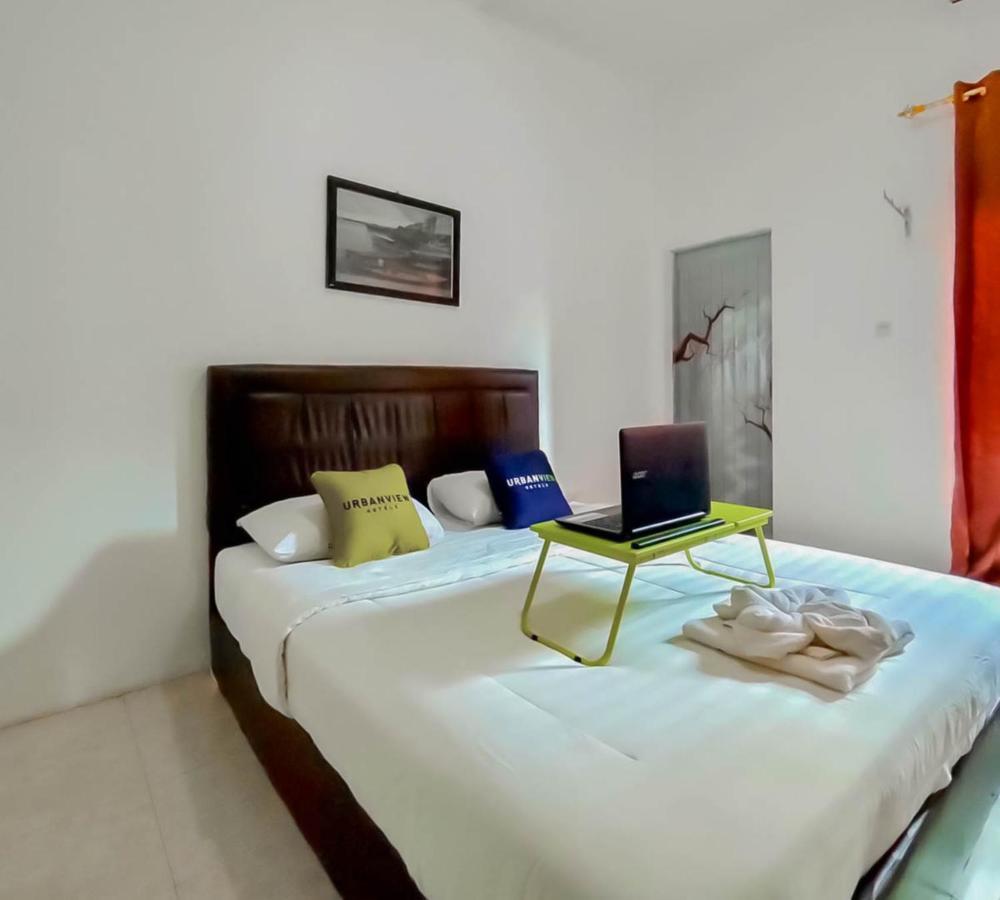 Urbanview Hotel Bagoes Sintang By Reddoorz מראה חיצוני תמונה