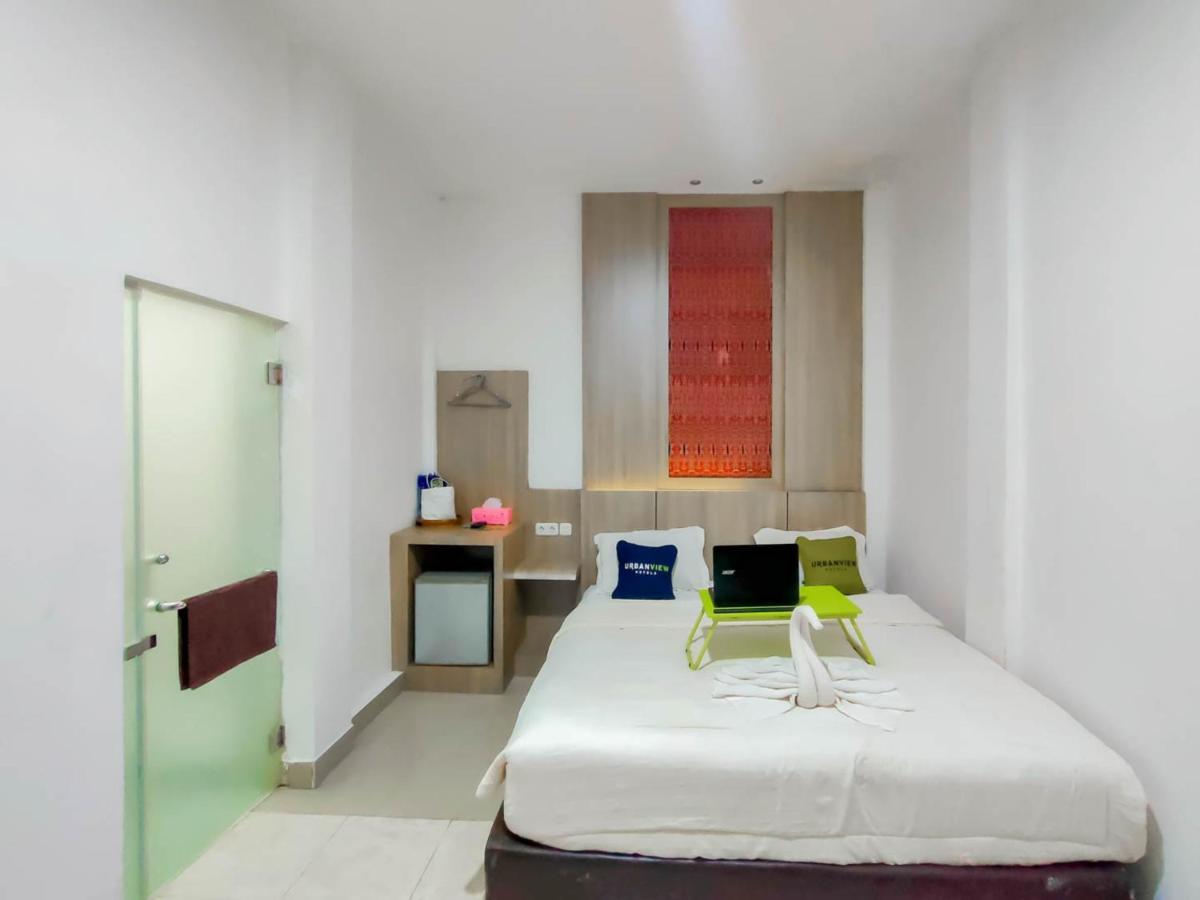 Urbanview Hotel Bagoes Sintang By Reddoorz מראה חיצוני תמונה