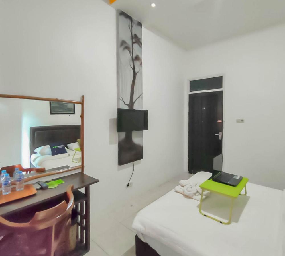 Urbanview Hotel Bagoes Sintang By Reddoorz מראה חיצוני תמונה