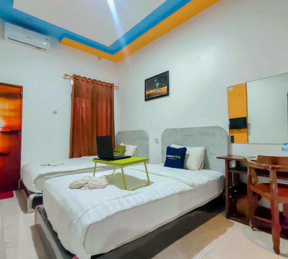 Urbanview Hotel Bagoes Sintang By Reddoorz מראה חיצוני תמונה