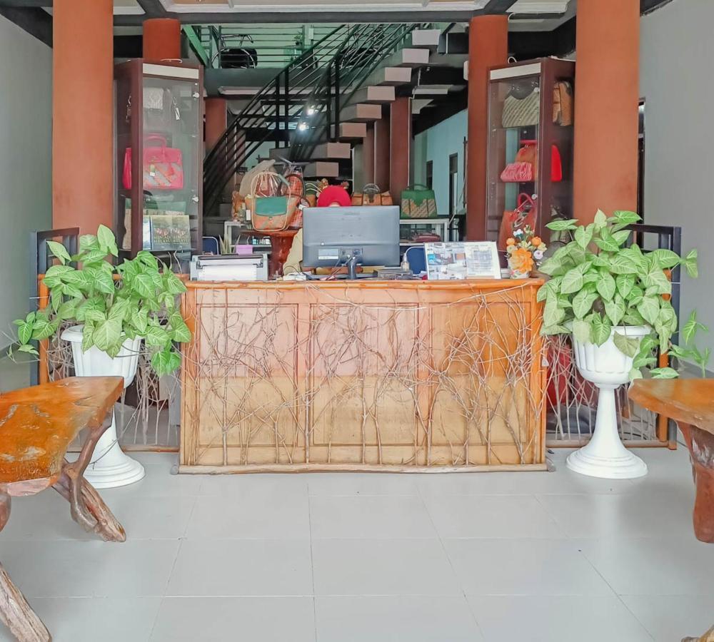 Urbanview Hotel Bagoes Sintang By Reddoorz מראה חיצוני תמונה